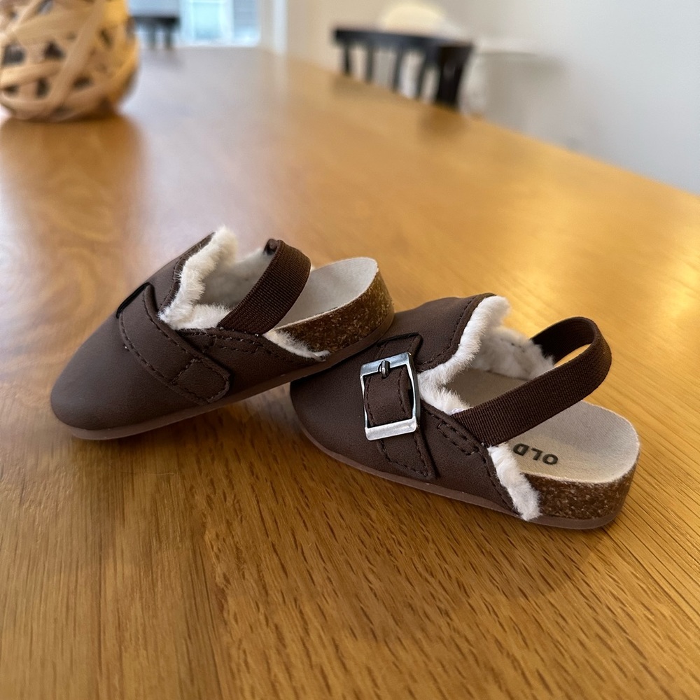 NWOT Fleece lined sandal